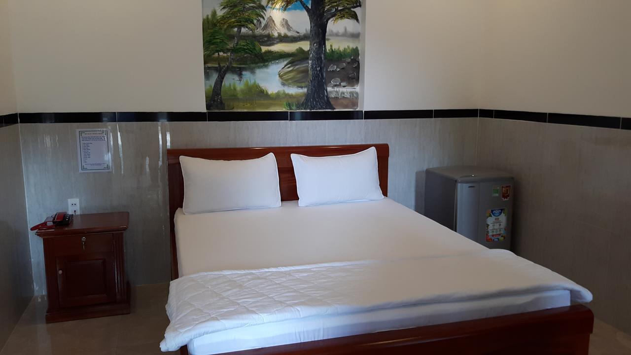 Motel Hoang Gia Long Khanh Eksteriør bilde