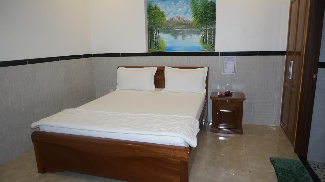 Motel Hoang Gia Long Khanh Eksteriør bilde